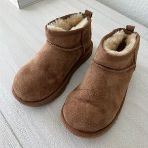 Ugg Ultra Mini Boots (1)